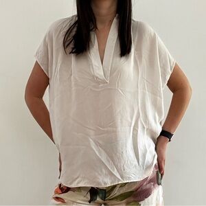 VINCE 100% silk V-neck Popover Blouse cream - S
